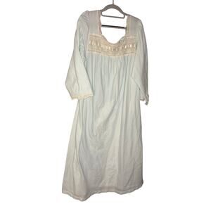 Vintage Barbizon pale blue lace nightgown‎